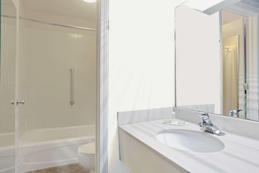 Super 8 Newnan Hotel Ngoại thất bức ảnh