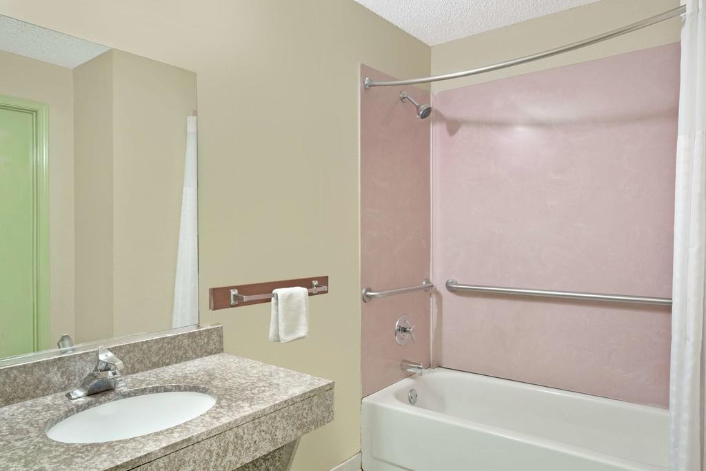 Super 8 Newnan Hotel Ngoại thất bức ảnh